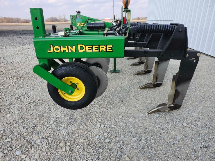 john-deere-2100-image-4