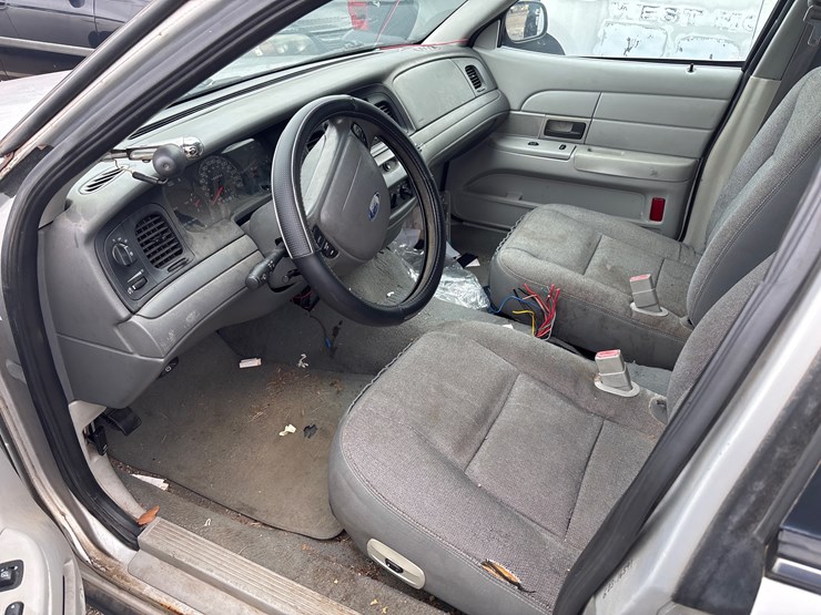 #5008-•-2002-ford-crown-victoria-|-for-parts/repairs-image-6