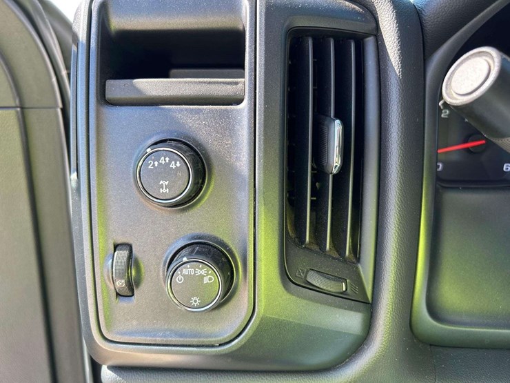 2017-chevrolet-silverado-2500-image-16