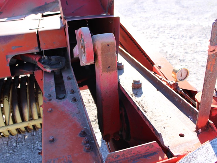 new-holland-273-image-46