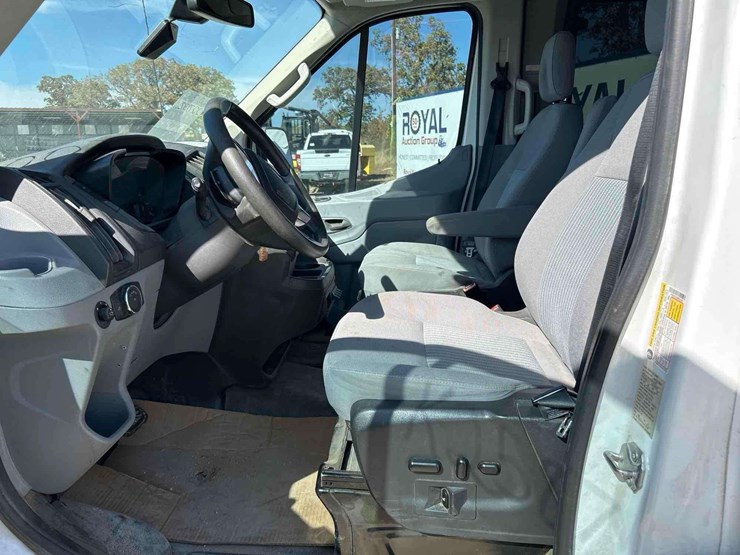 2017-ford-transit-350-passenger-van-image-12