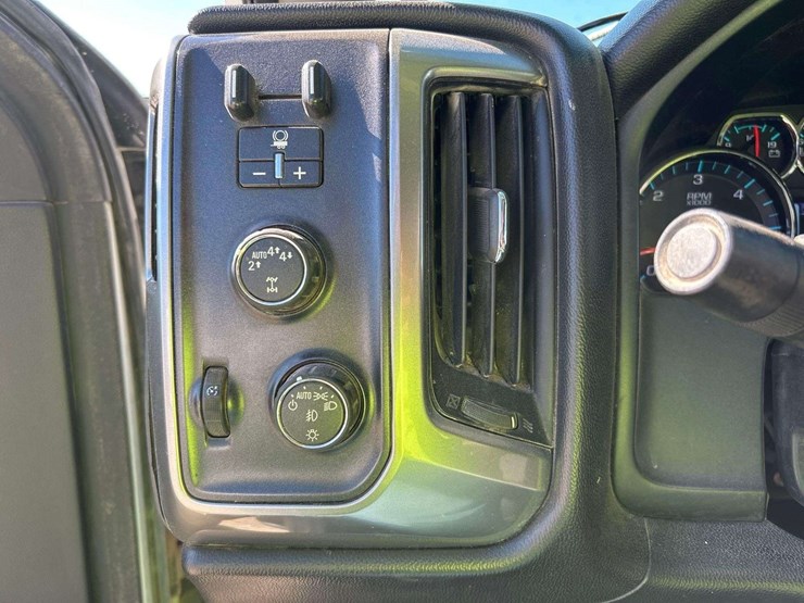 2017-chevrolet-silverado-1500-image-14