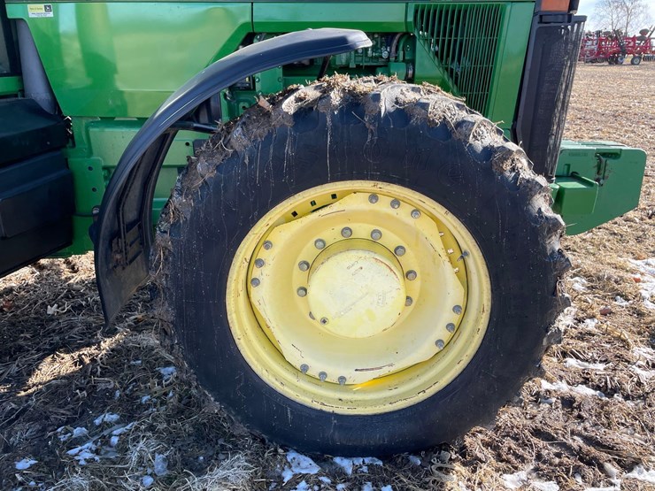 john-deere-8200-image-38