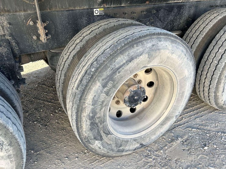 2015-peterbilt-367-image-37