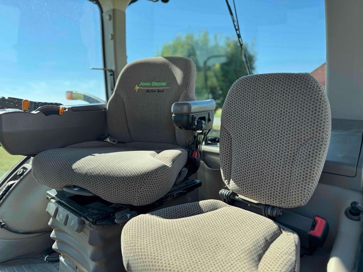 2013-john-deere-8285r-image-27