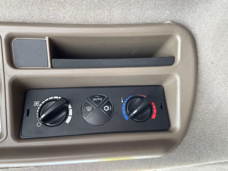 2014-case-ih-5130-image-53