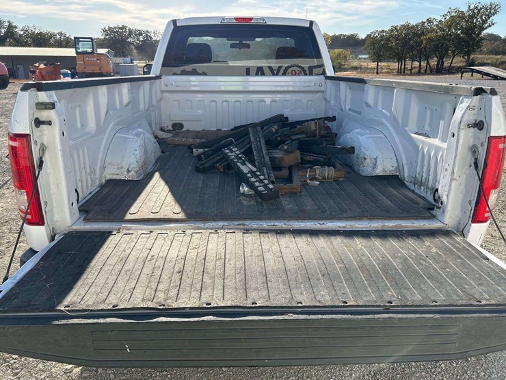 2017-ford-f150-image-16