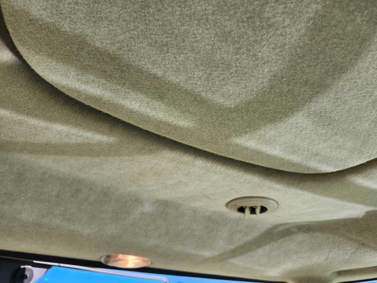 2012-john-deere-8285r-image-30