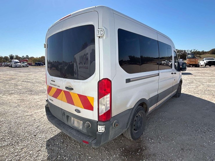 2017-ford-transit-350-passenger-van-image-4