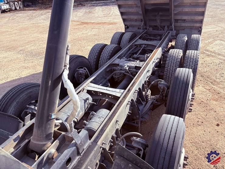 2019-mack-granite-gr64f-image-94