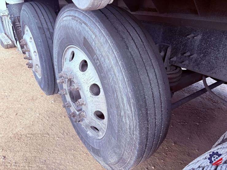 2019-mack-granite-gr64f-image-16