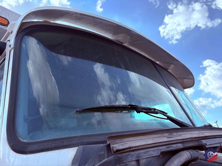 2019-mack-granite-gr64f-image-47