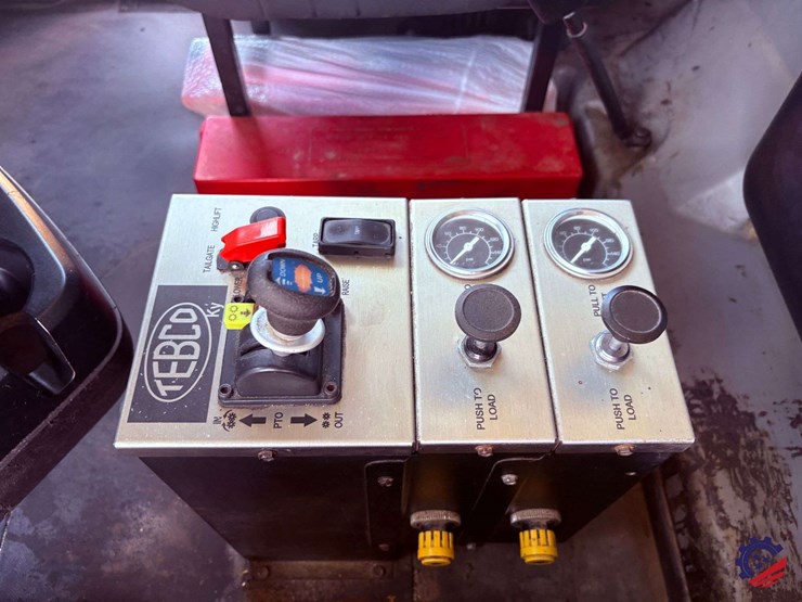 2019-mack-granite-gr64f-image-80