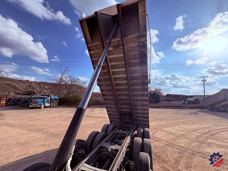 2019-mack-granite-gr64f-image-93