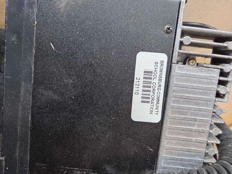 (7)-kenwood-radios-w/-antennas-image-2