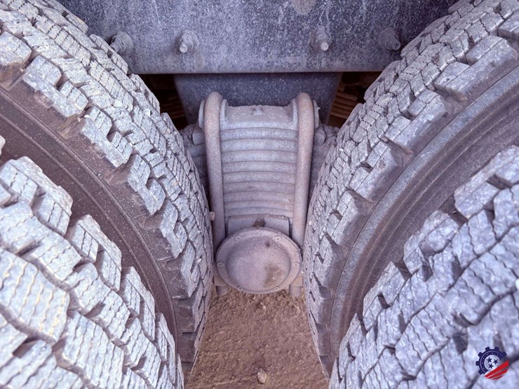 2019-mack-granite-gr64f-image-22