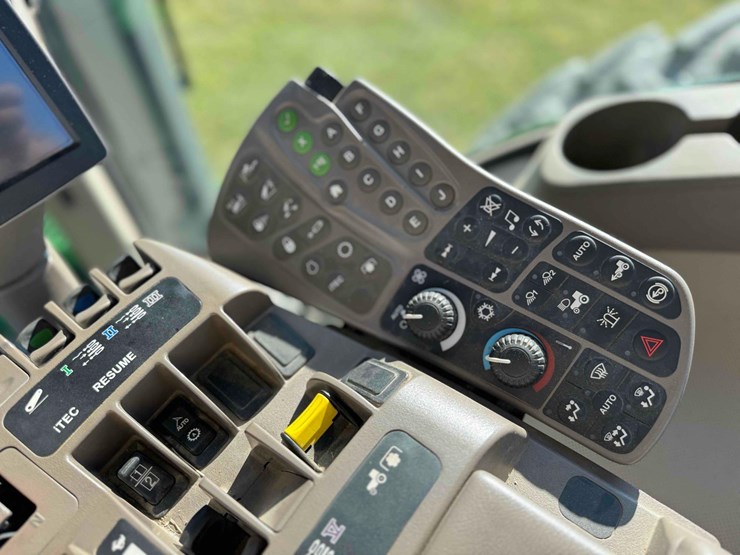 2013-john-deere-8285r-image-28