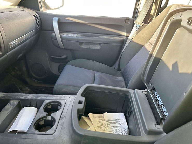 2010-gmc-1500-image-19