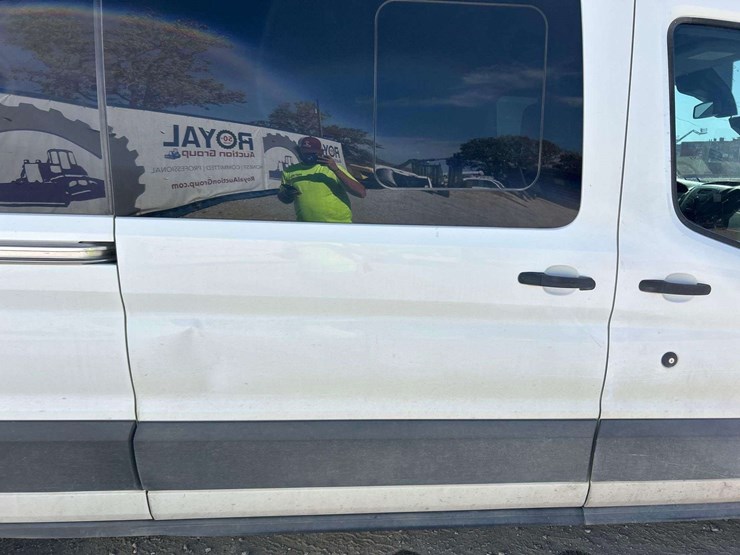 2017-ford-transit-350-passenger-van-image-21