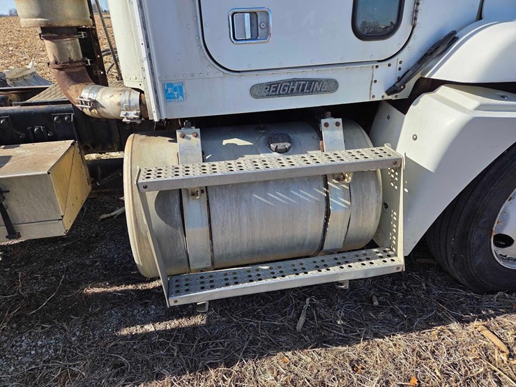 1994-freightliner-semi-image-27