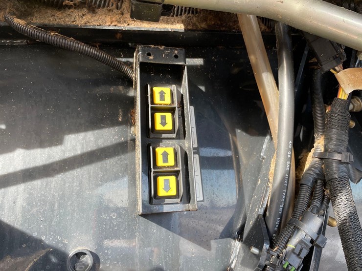 2014-case-ih-5130-image-27