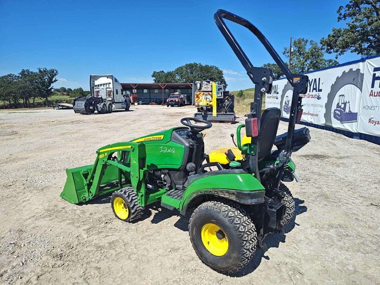 2019-john-deere-1025r-image-3
