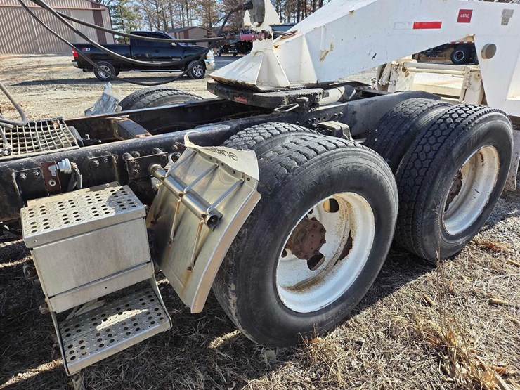 1994-freightliner-semi-image-11