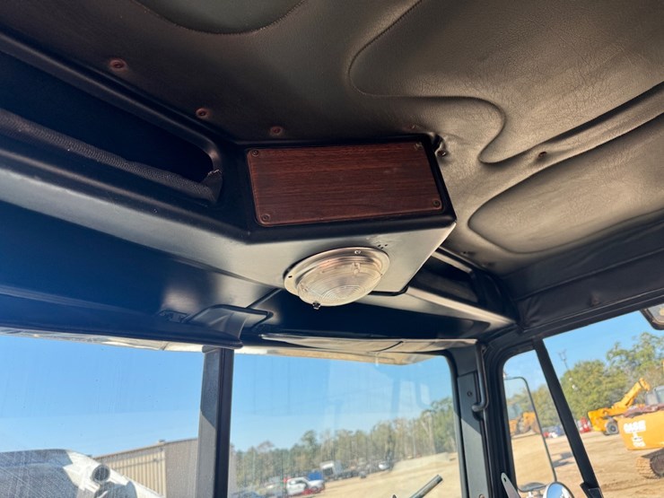 #14024-•-2007-freightliner-fld120sd-truck-tractor-image-10