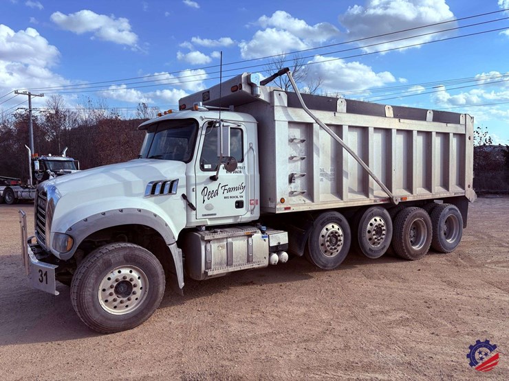 2019-mack-granite-gr64f-image-1