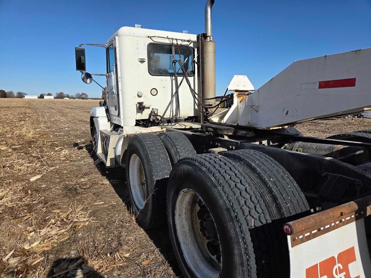 1994-freightliner-semi-image-18