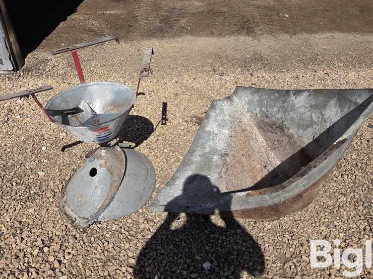 metal-auger-hopper-&-bin-spreader-image-2