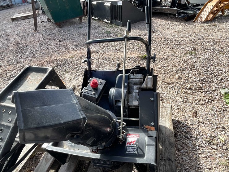 #3110-•-20"-gas-snowblower-image-2