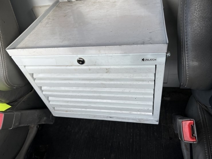 2015-gmc-savana-cargo-van-image-26