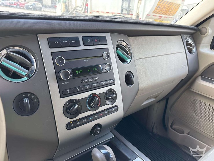 2012-ford-expedition-image-15