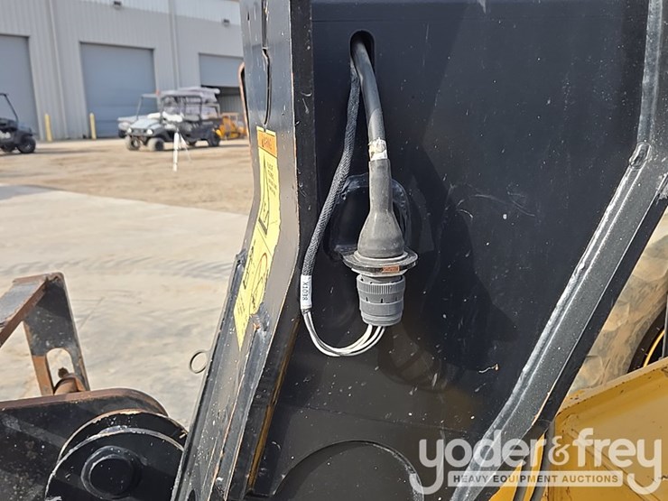 2019-caterpillar-tl1255d-image-44