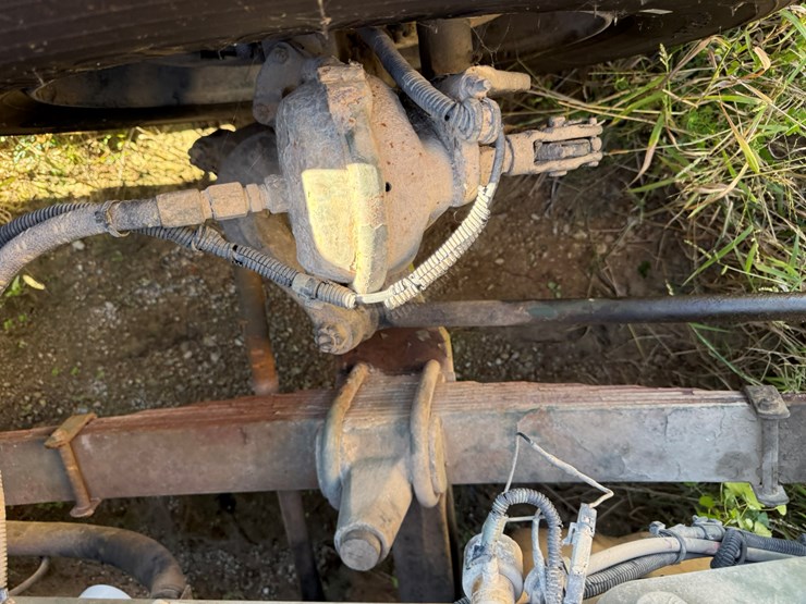 #22592-•-inop-1992-freightliner-t/a-daycab-truck-tractor-vin:-1fuymzyb1np520782-image-17