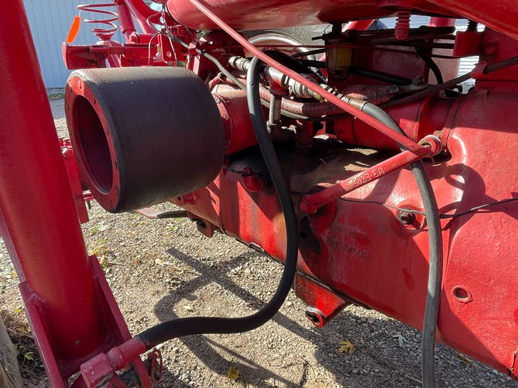#3012-•-mccormick-farmall-h-narrow-front-tractor-with-loader-image-21