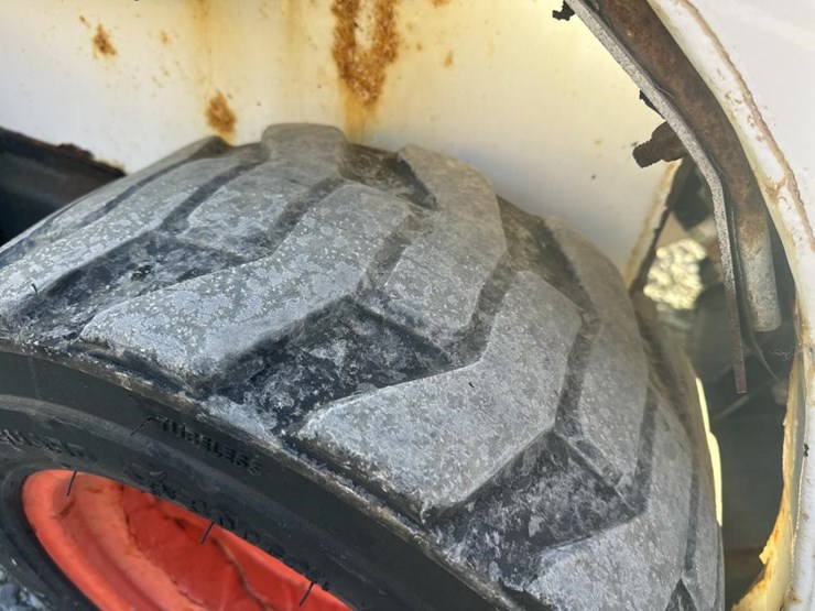 2015-bobcat-s70-image-44