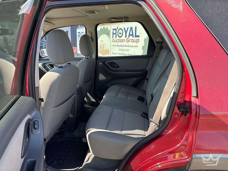 2005-ford-escape-image-18