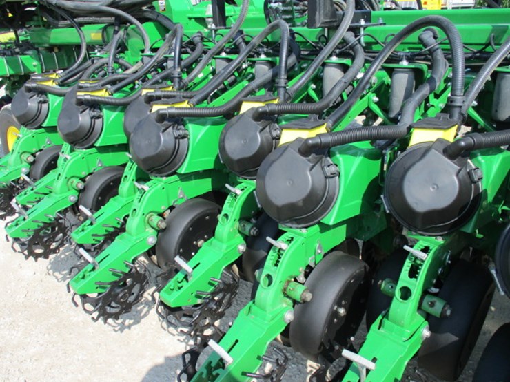 2016-john-deere-db60-image-22