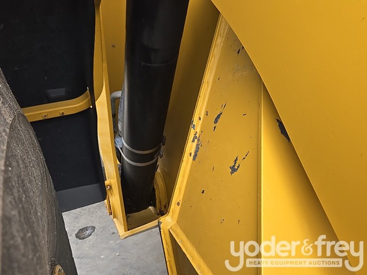 2014-caterpillar-938k-image-97