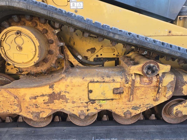 2020-caterpillar-259d3-image-45