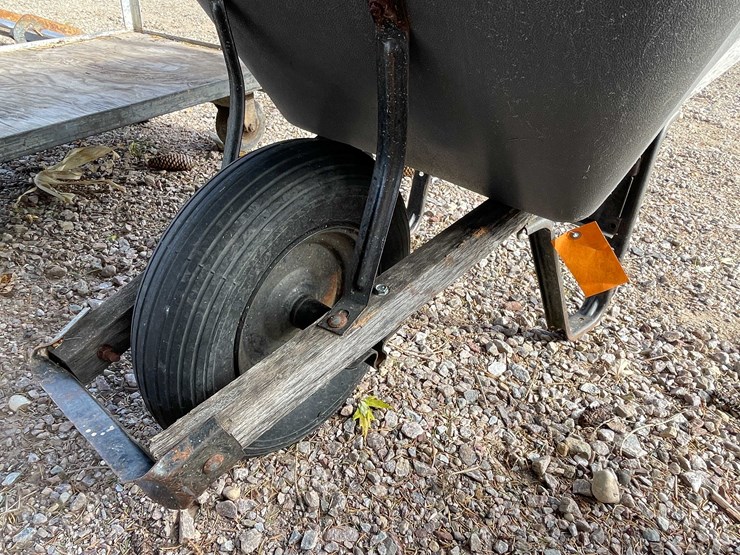 #3105-•-true-temper-wheelbarrow-image-4