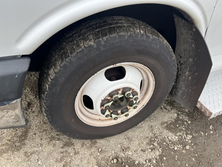 2015-chevrolet-express-paratransit-bus-image-10