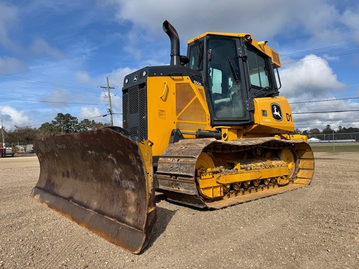 2022-deere-650k-lgp-image-1