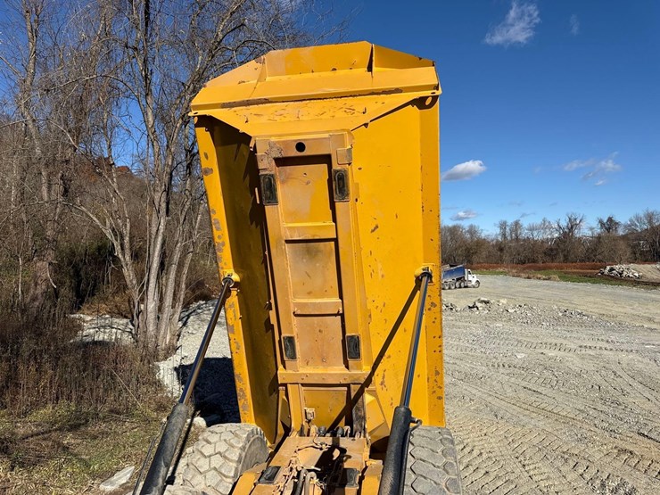 2015-caterpillar-745c-image-13