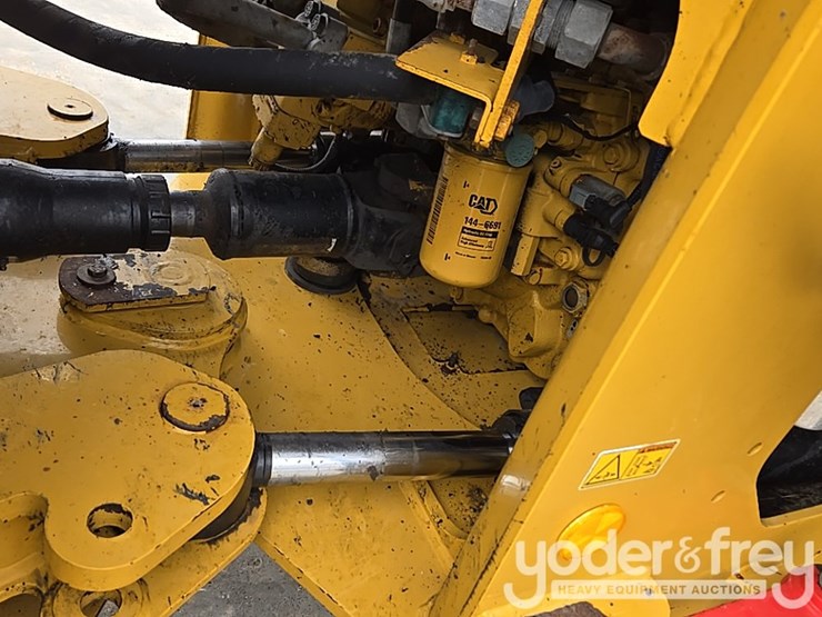 2014-caterpillar-938k-image-56