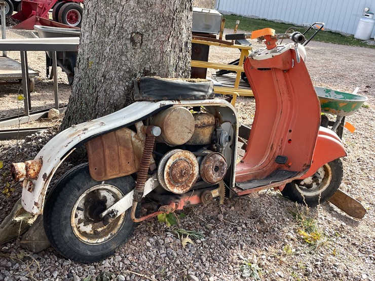 #3108-•-vintage-riverside-silver-pigeon-moped-(no-title)-image-3