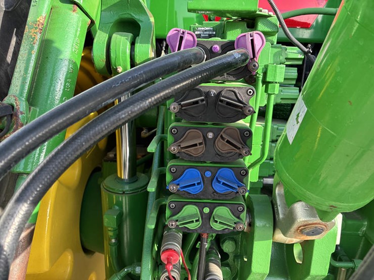 2015-john-deere-8295r-image-31