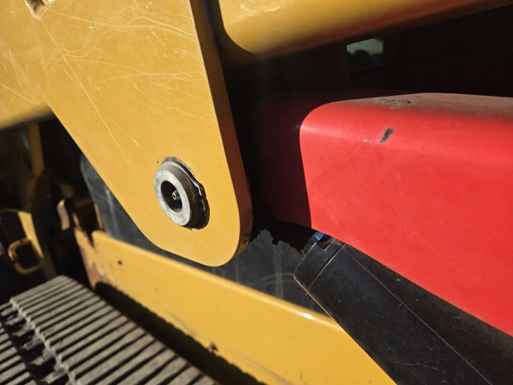 2020-caterpillar-259d3-image-22